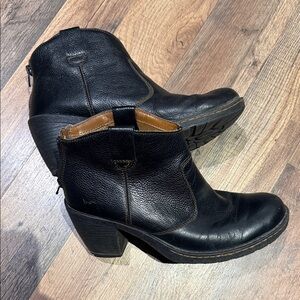 b.o.c Black Leather Ankle Boots